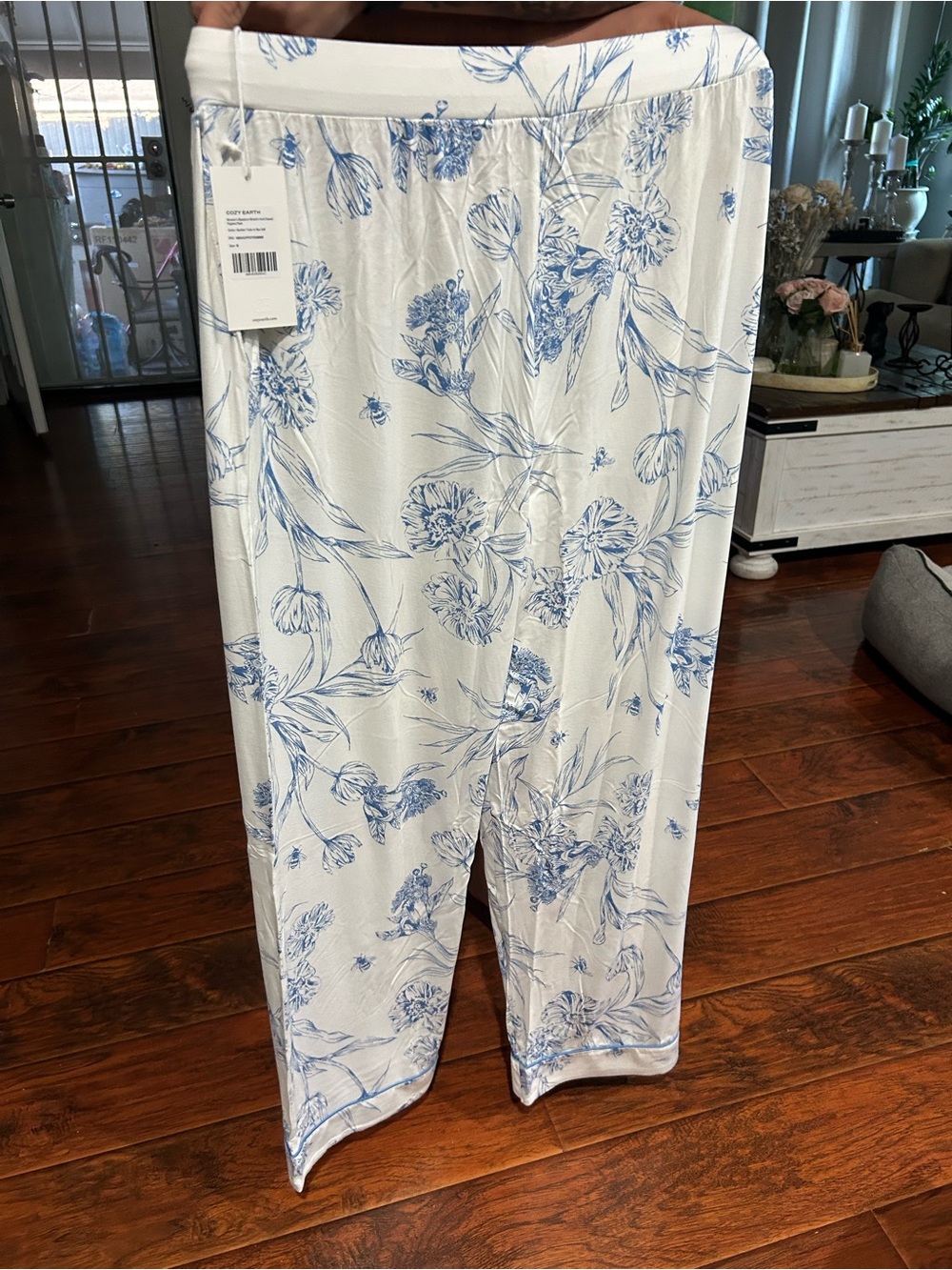 Cozy earth woman Pajamas - White & Blue Floral Sleep Pants